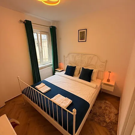 Quiet Oldtown Playstation & *