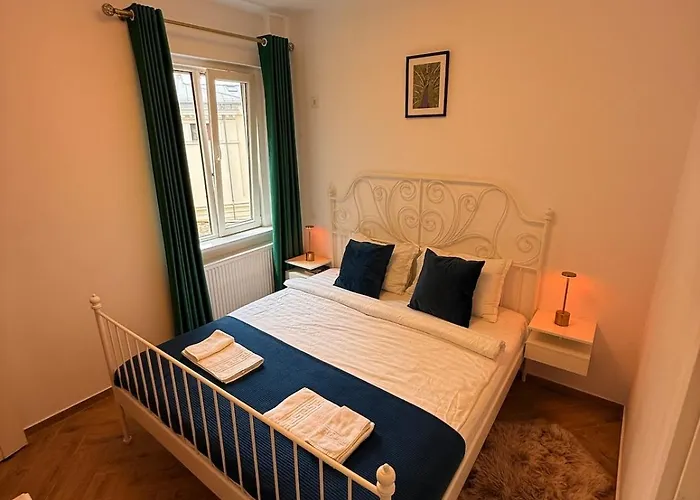 Quiet Oldtown Playstation & *